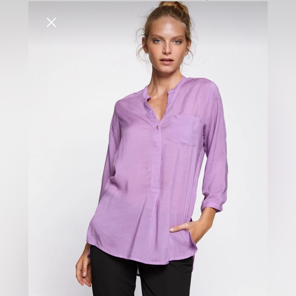 HP! X 2 ✨ Lavender V-Neck Blouse – Size M NWOT
